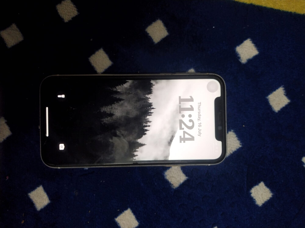 iphone xr - 4