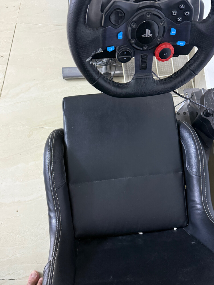 Stering wheel with seat  - 1