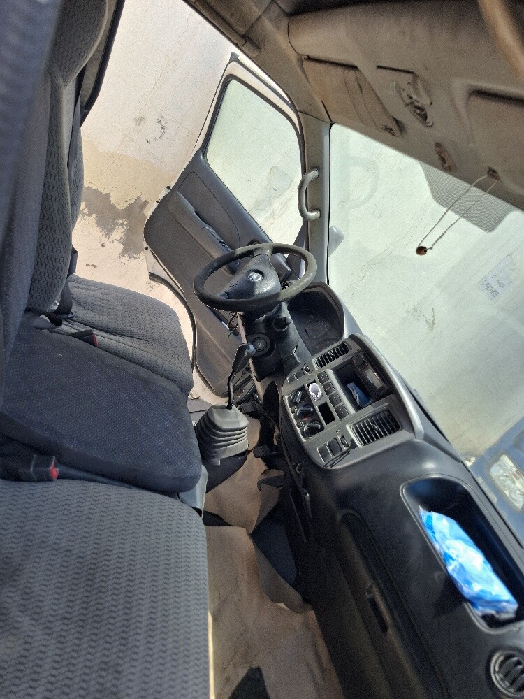 Nissan Urvan - 4