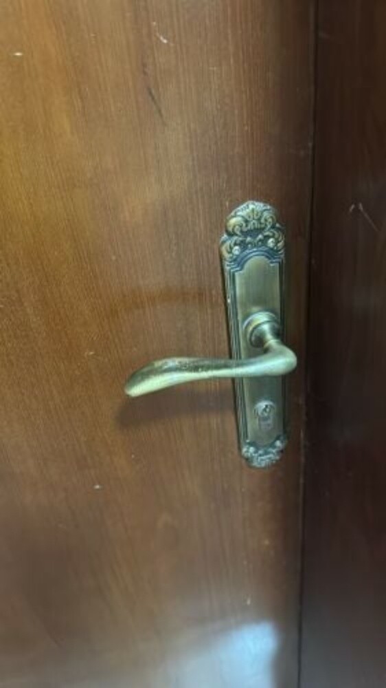 نجار أبواب - 1