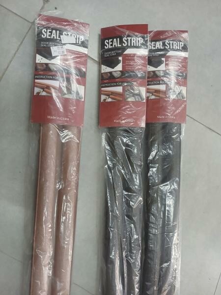 BOTTOM DOOR SEAL STRIP - 3