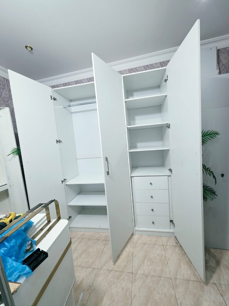 3 Door cabinet - 4