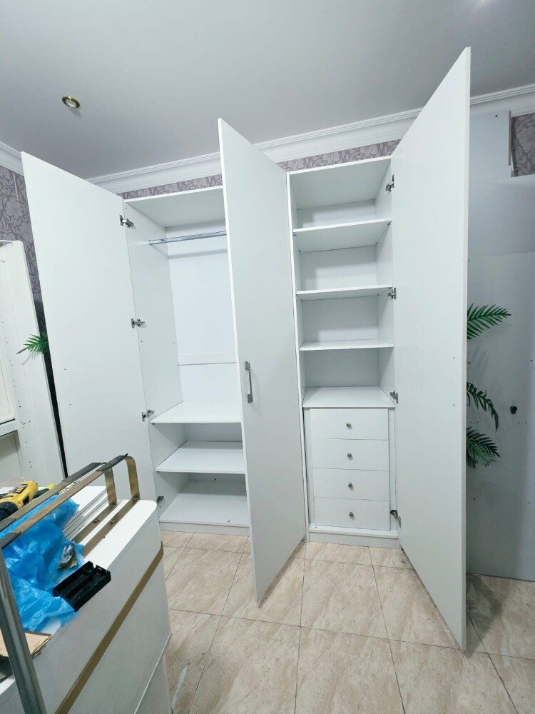 3 Door cabinet - 3