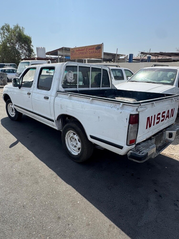 Nissan Pickup Double cabin 2008 - 10