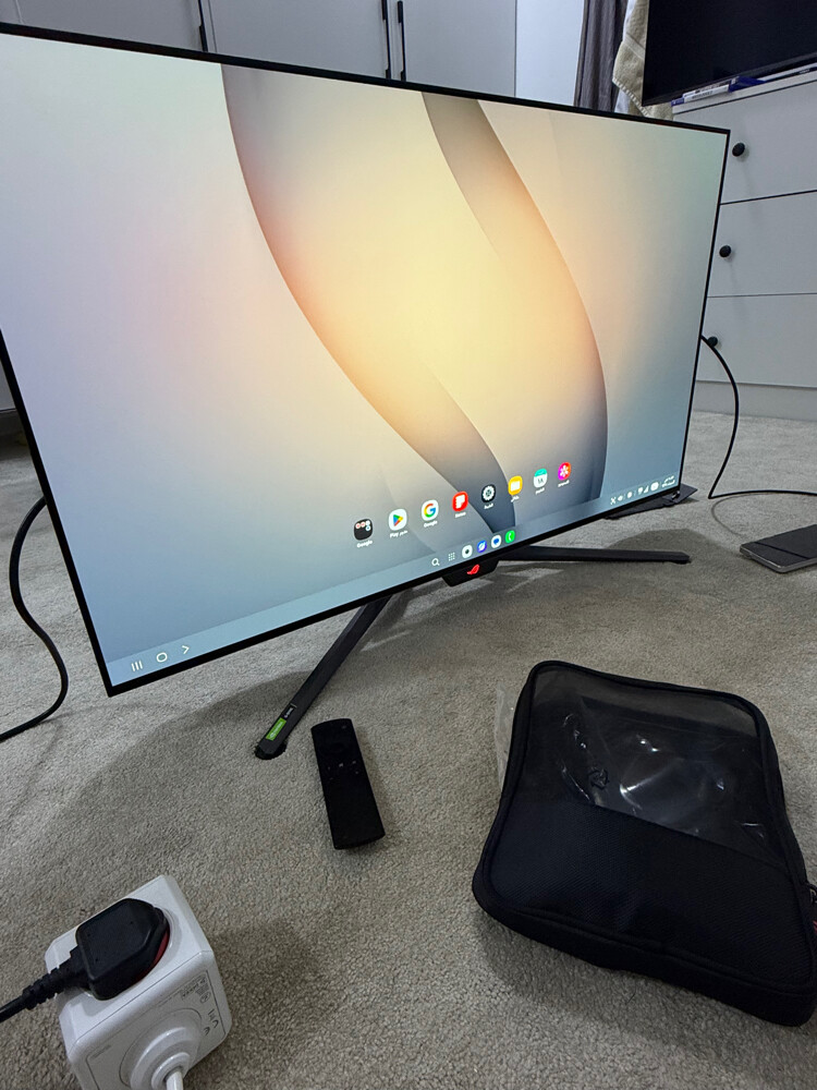 ASUS game monitor 4K OLED - 7