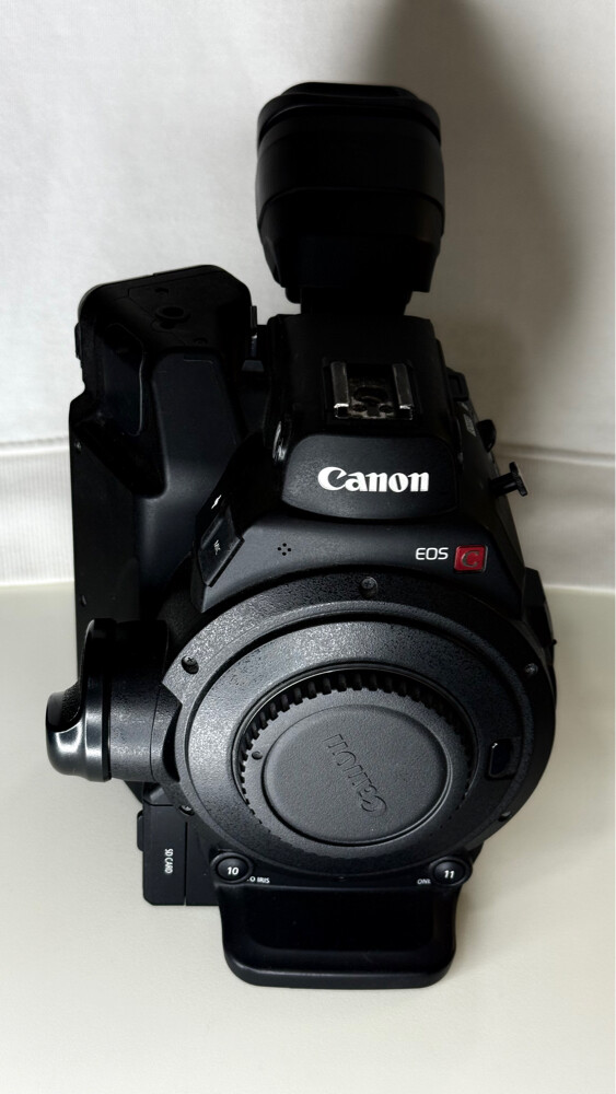 Canon C300 Mark II - 10