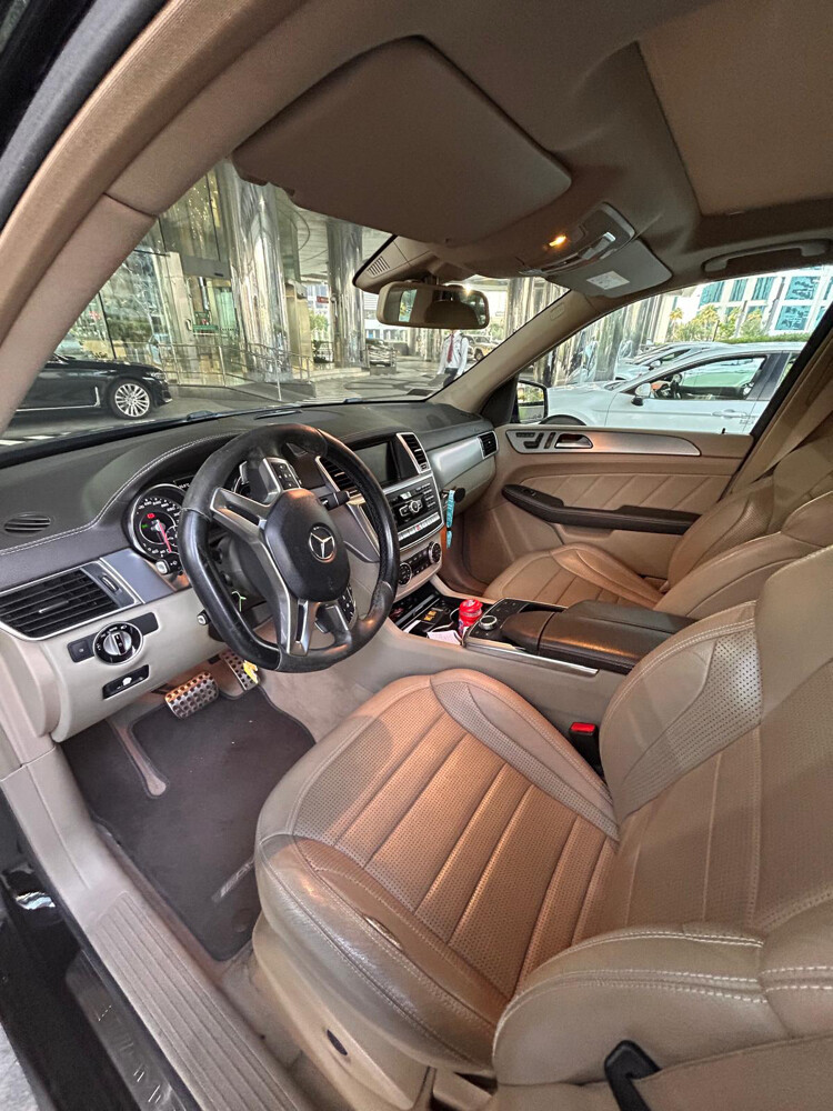 Mercedez Benz 63 AMG, V8 Biturbo - 2