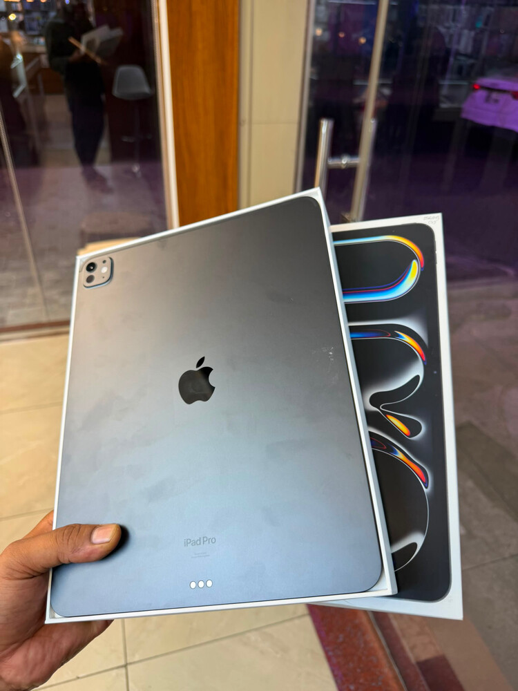 iPad Pro m4 13 - inch 256 gb  - 4