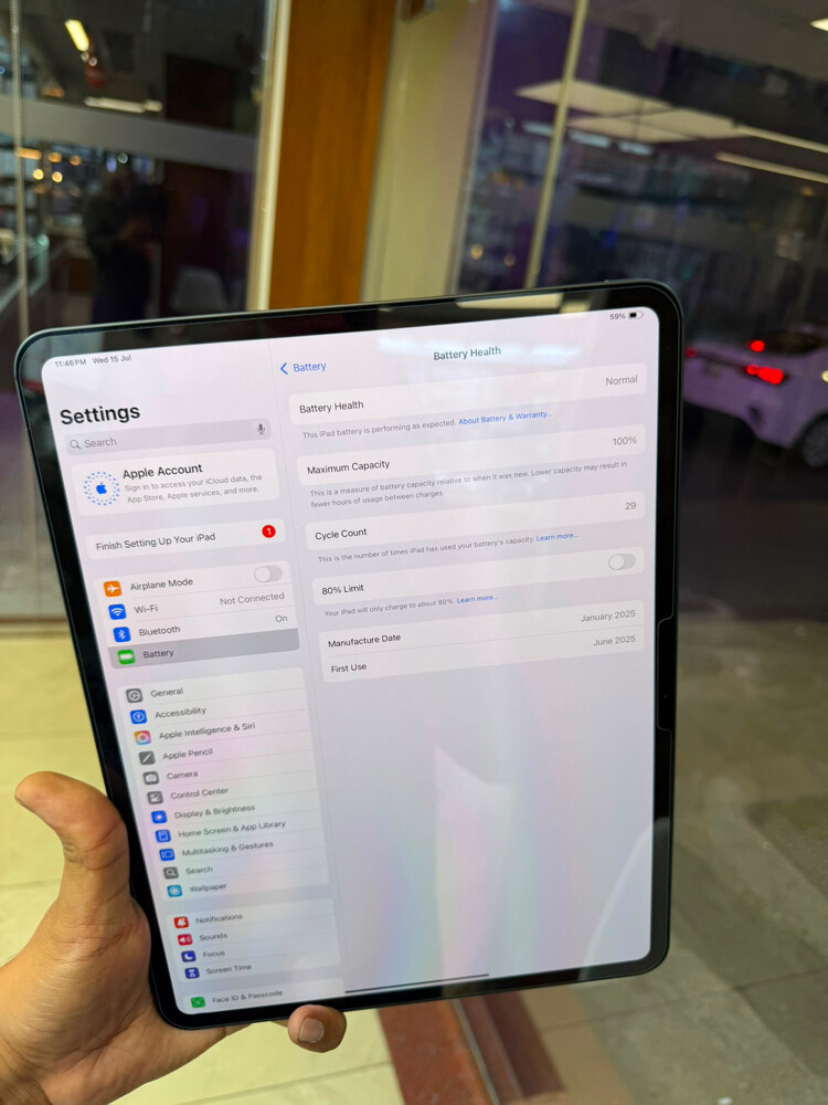 iPad Pro m4 13 - inch 256 gb  - 3