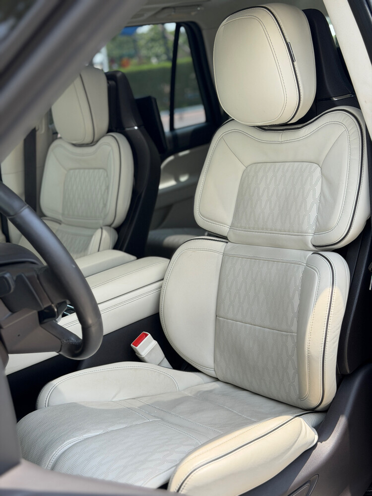 Lincoln Navigator - 10