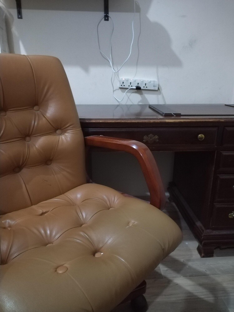 Classic office desk with its chair - 3