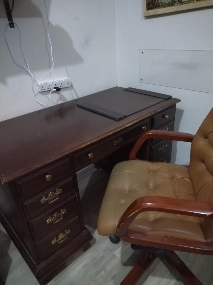 Classic office desk with its chair - 1