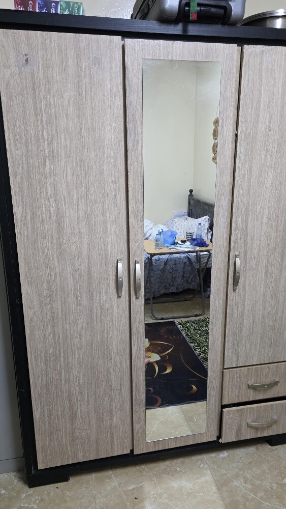 cupboard 3 doors - 1