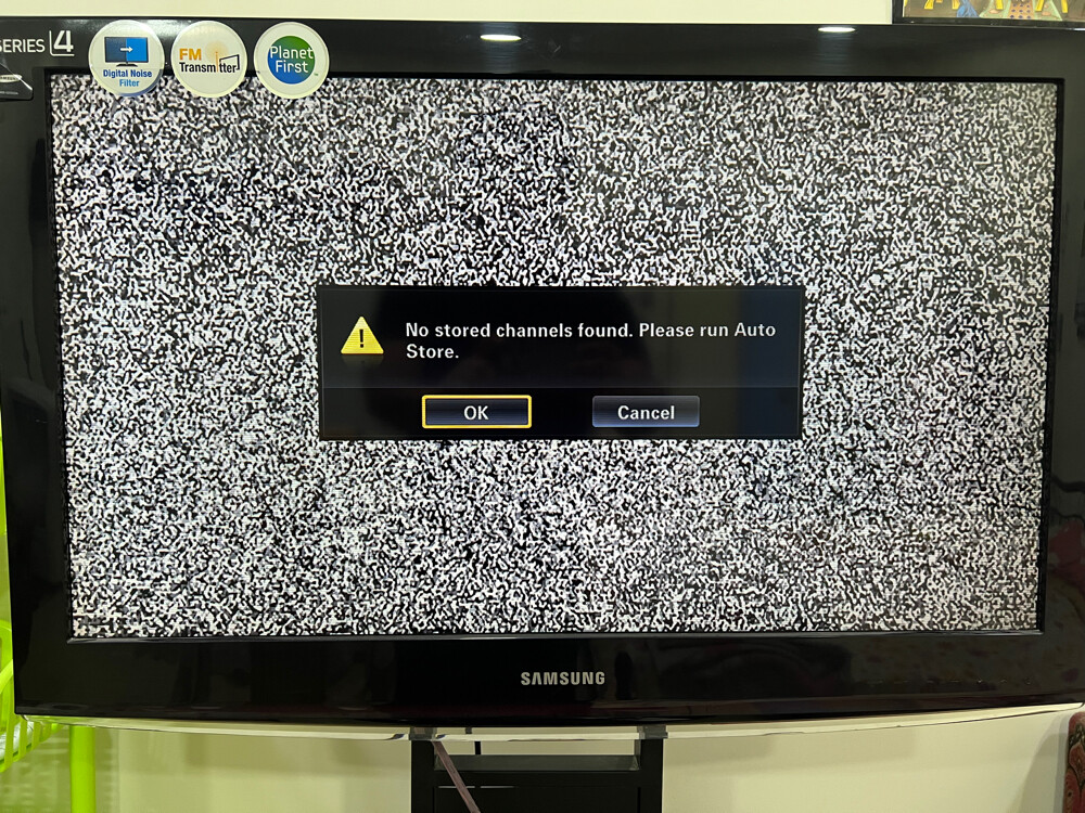 Samsung Series 4 LCD TV  - 1
