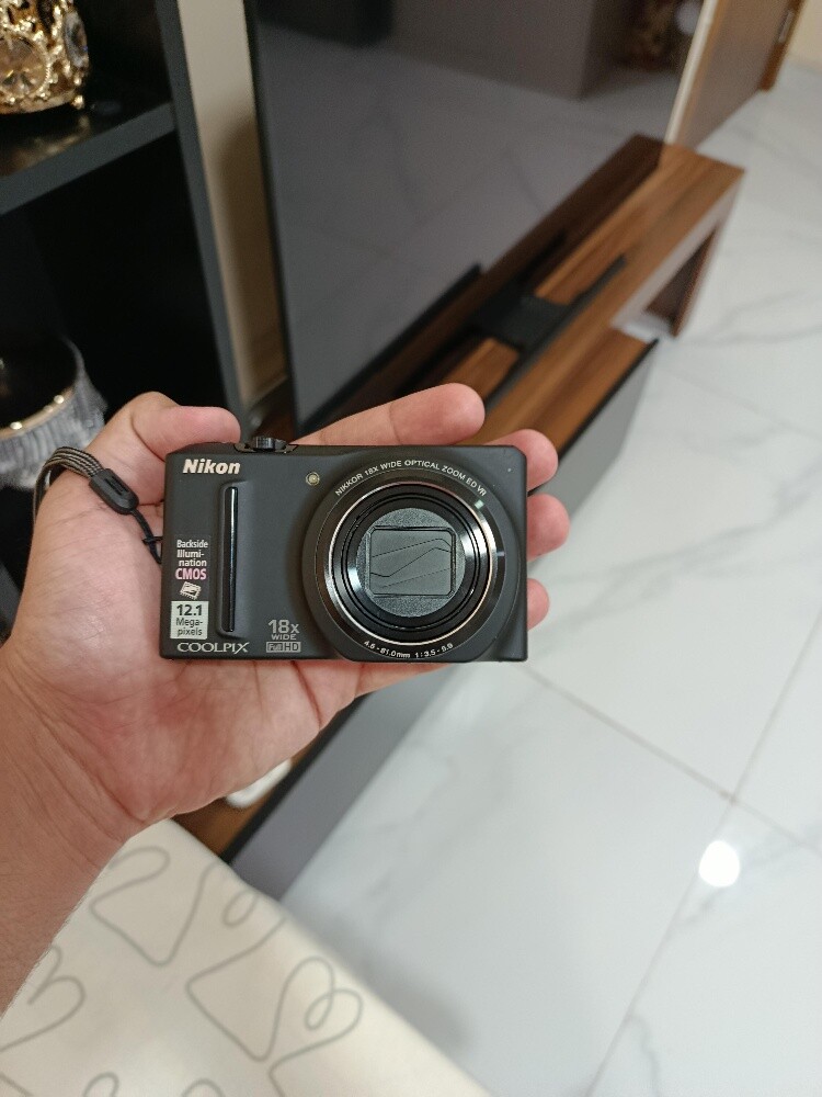 Nikom Coolpix S9100 - 1