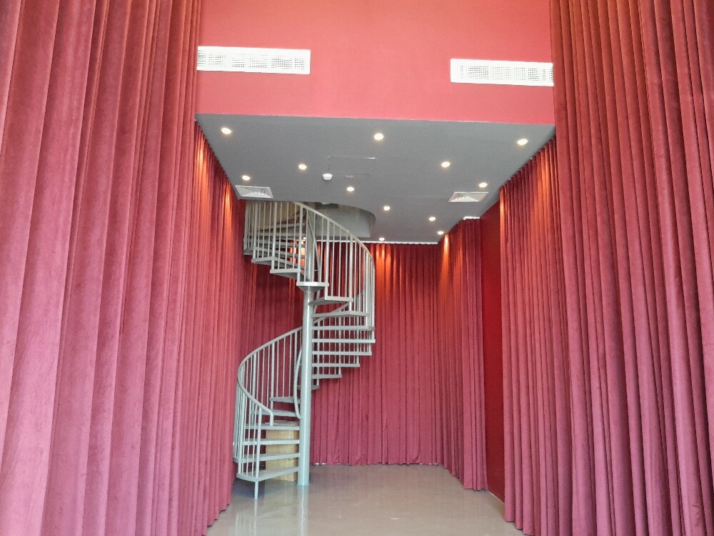 CURTAIN, CARPET,WALLPEPER, SOFA. - 11