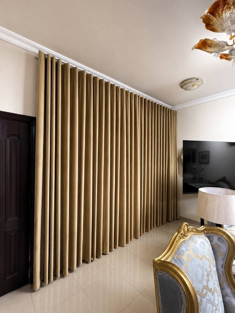 CURTAIN, CARPET,WALLPEPER, SOFA. - 14