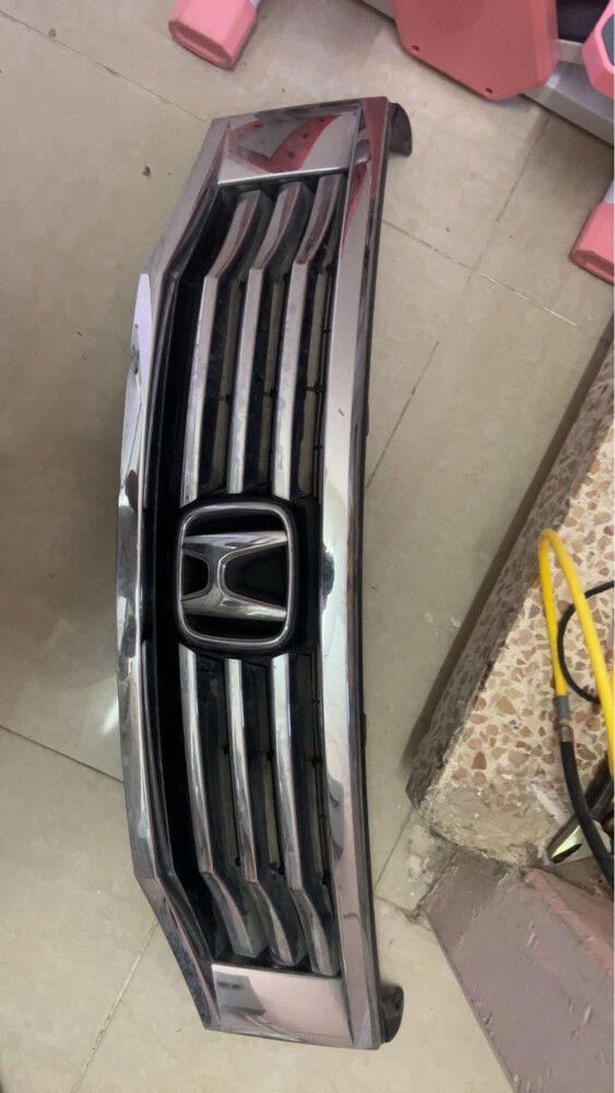 honda original front grille - 1