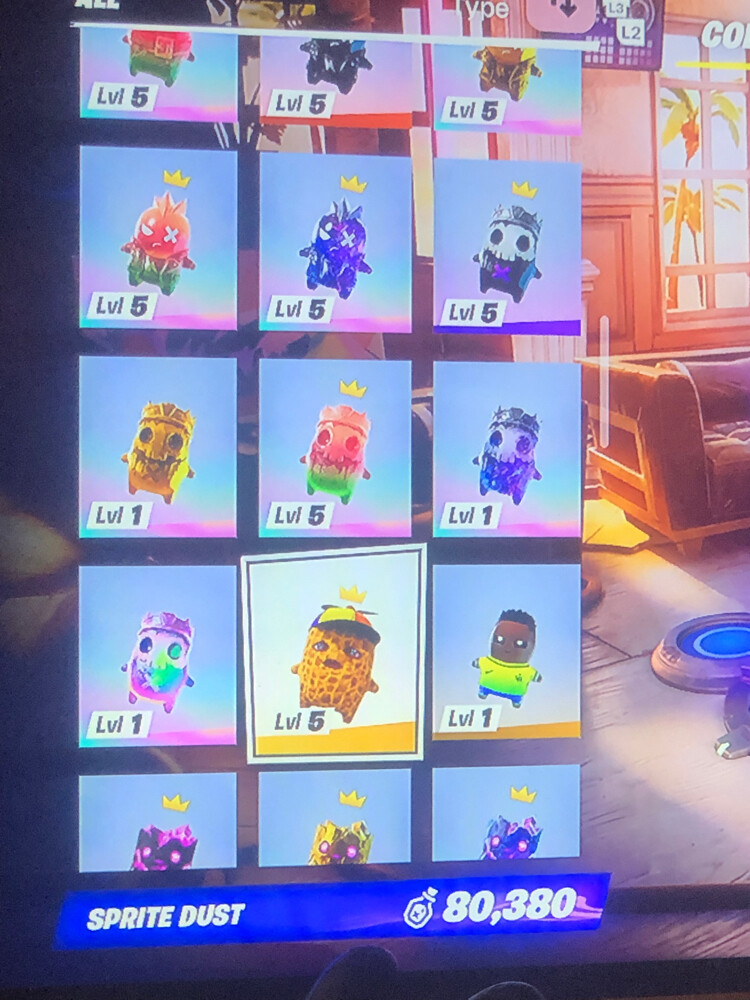 سوني و حساب فيه اشياء فورت و روكت - 8