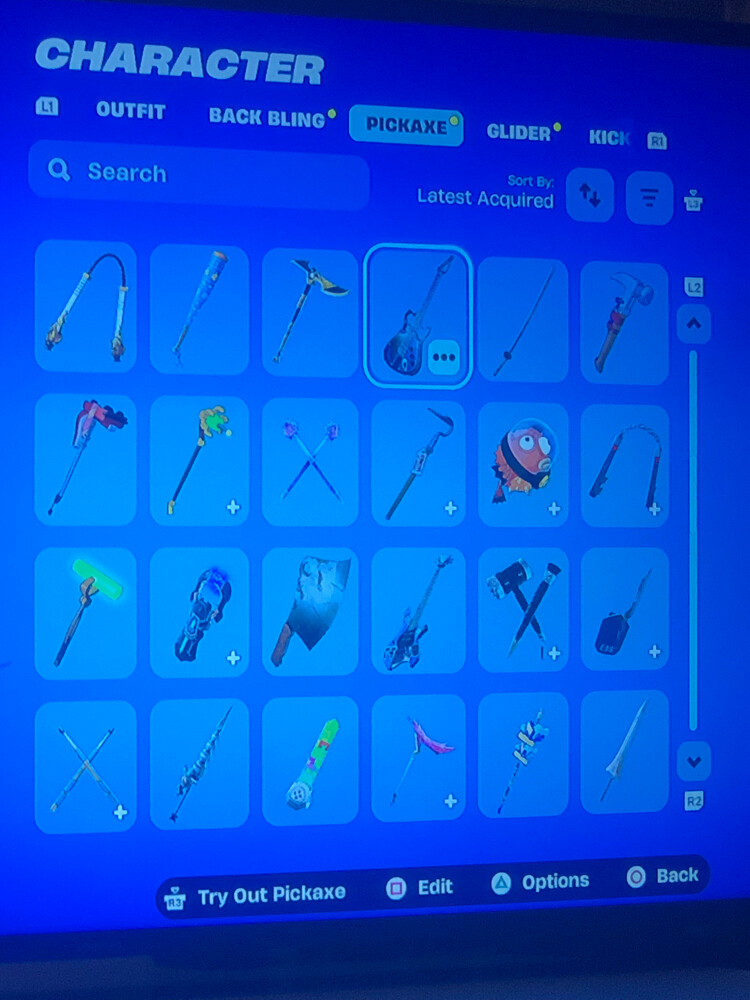 سوني و حساب فيه اشياء فورت و روكت - 17