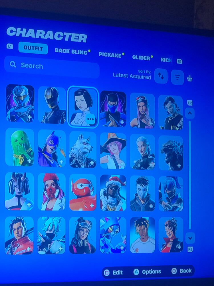 سوني و حساب فيه اشياء فورت و روكت - 16
