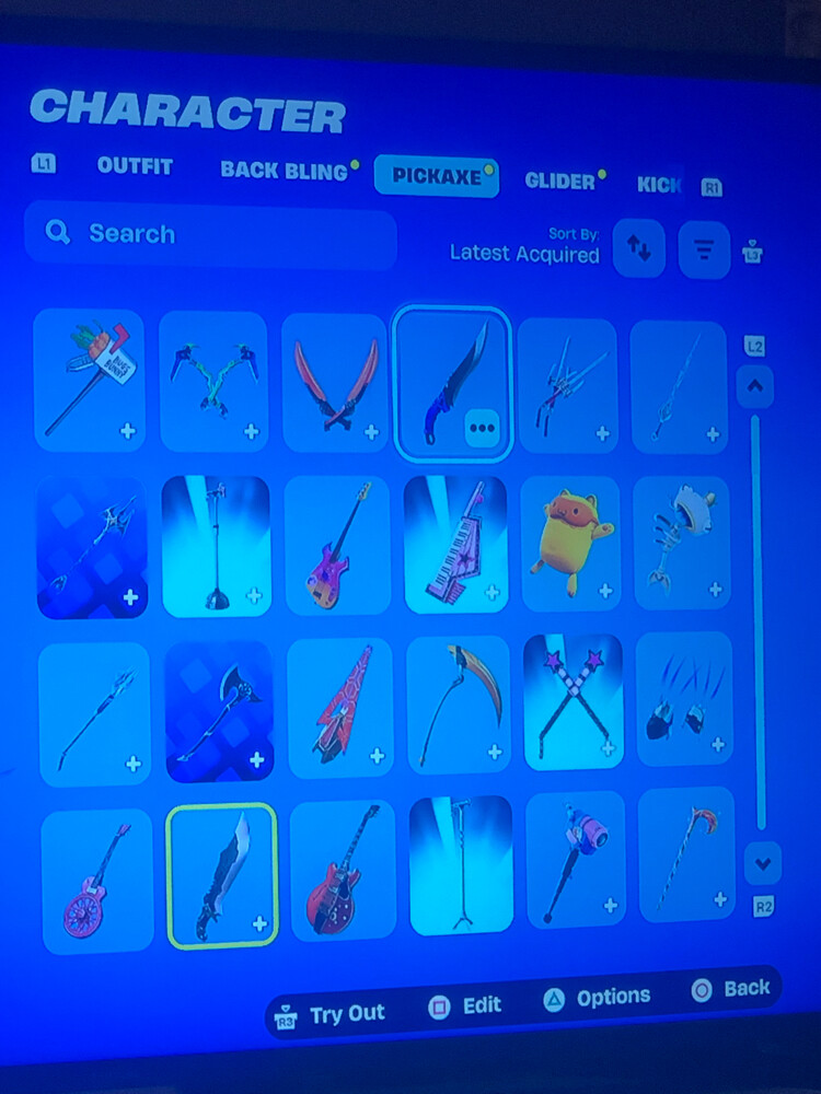 سوني و حساب فيه اشياء فورت و روكت - 20