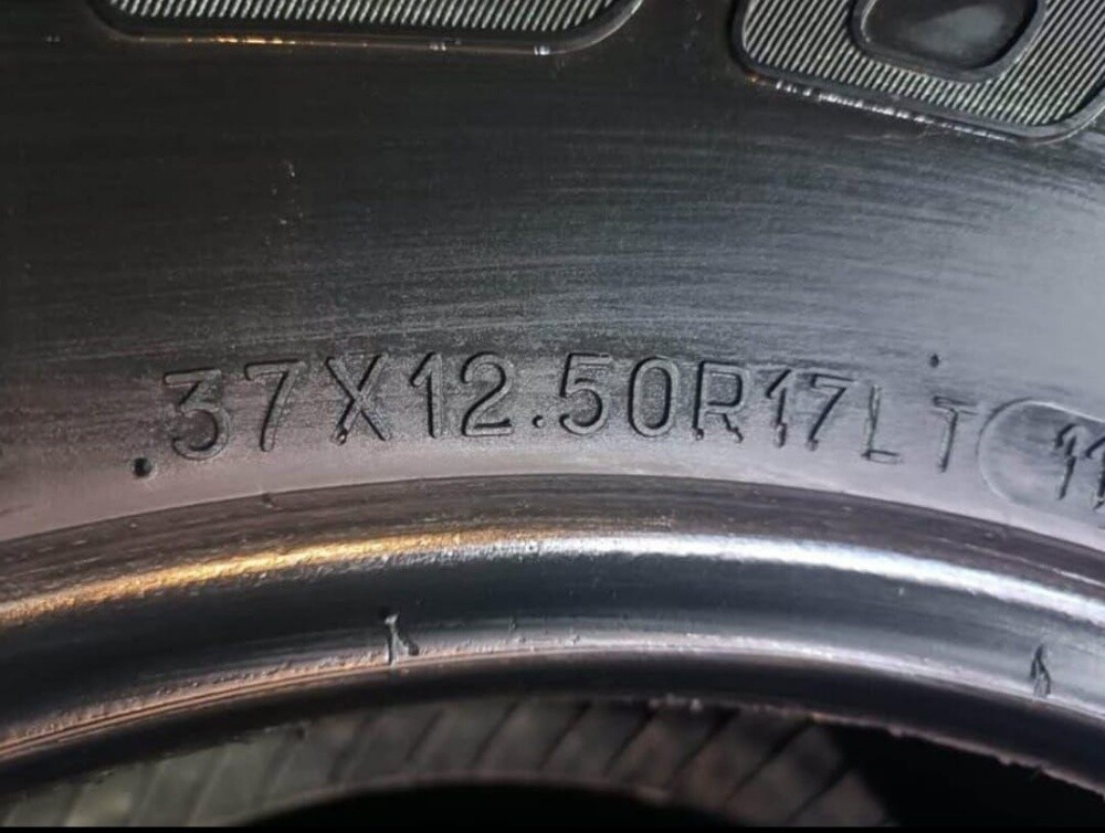 37/12x50R17"Bfgoodrich tire - 2