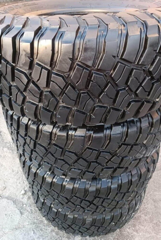 37/12x50R17"Bfgoodrich tire - 1