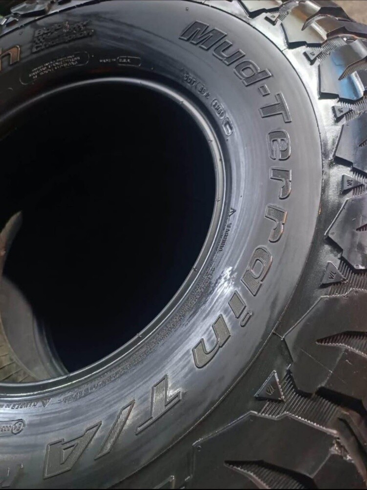 37/12x50R17"Bfgoodrich tire - 3