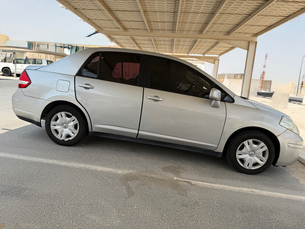 Nissan tiida 1.8 2012 - 2