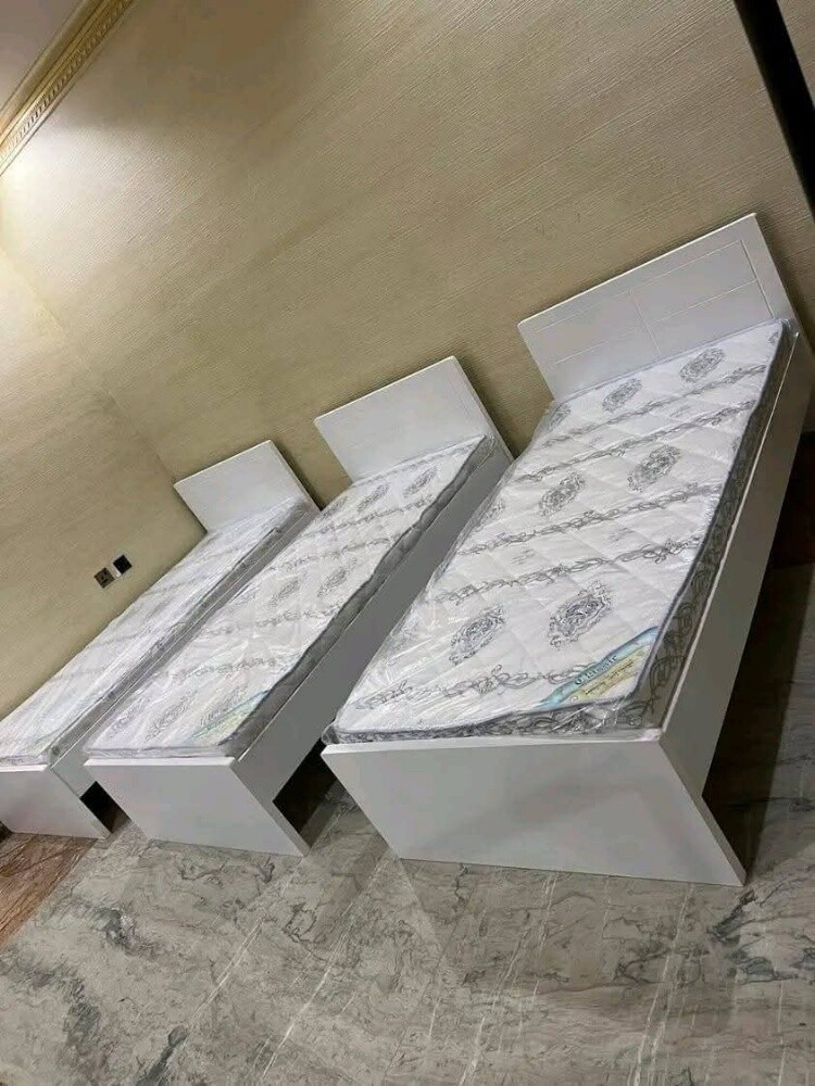 سرير، مرتبة، خزانة - 13
