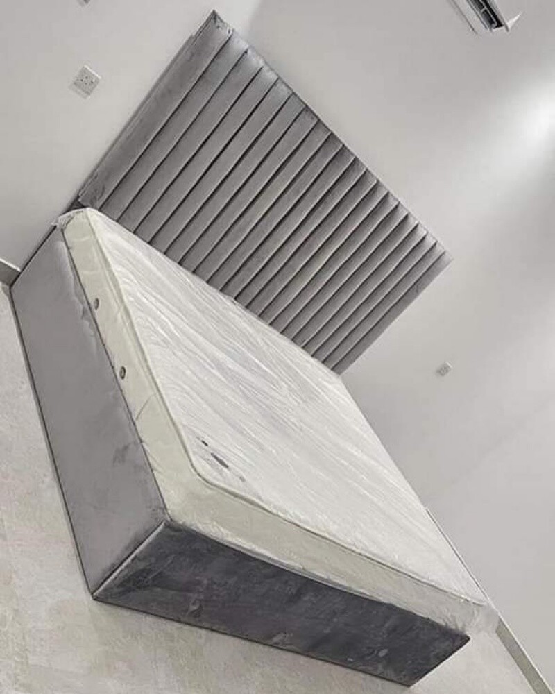 Bed or matrass available - 11