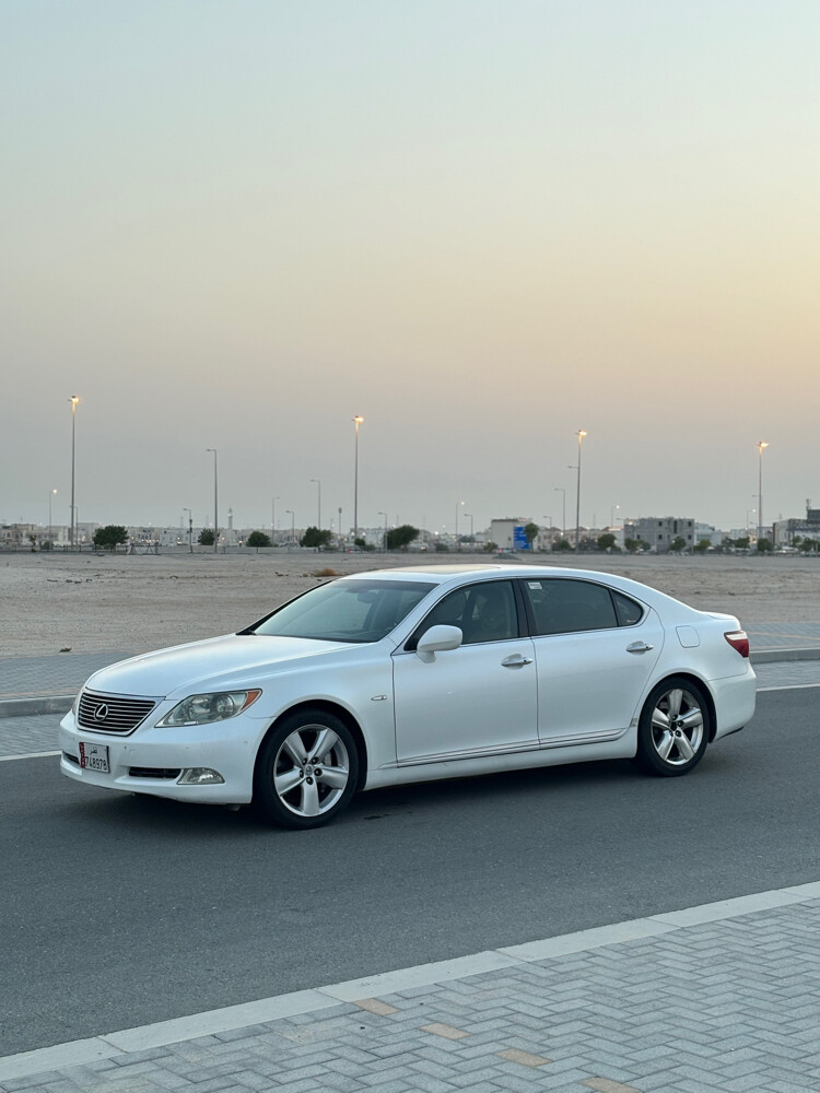 lexus ls 460 L - 1