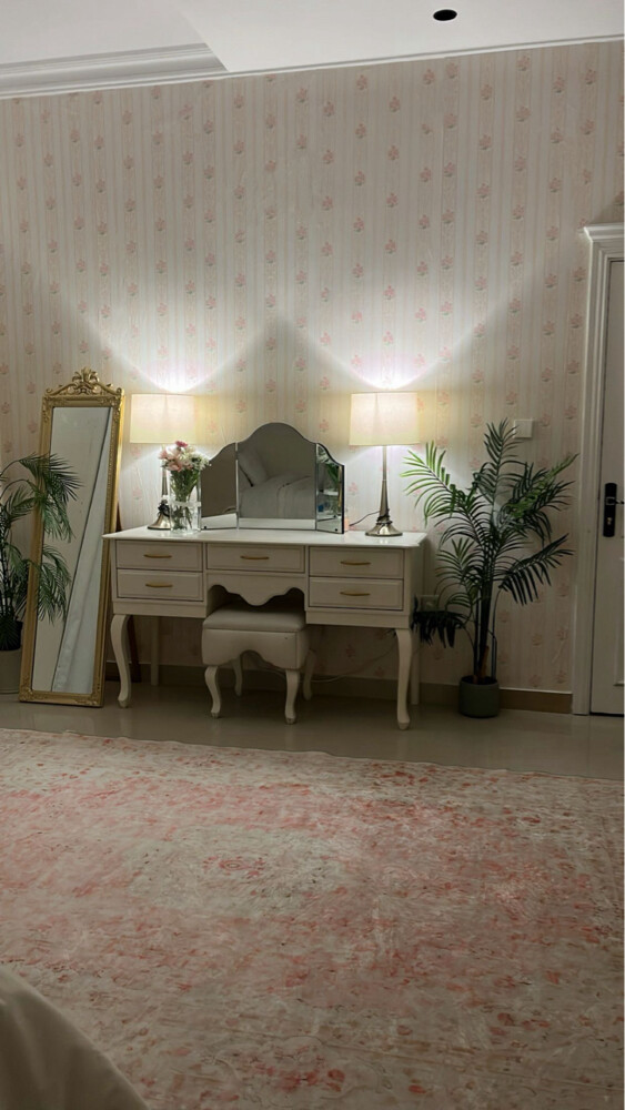 Elegant Classic Mirror – For Sale - 2