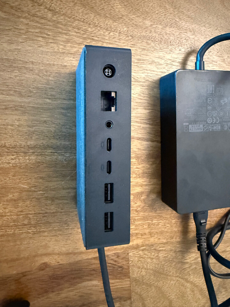 Microsoft Surface Dock 2 - 3