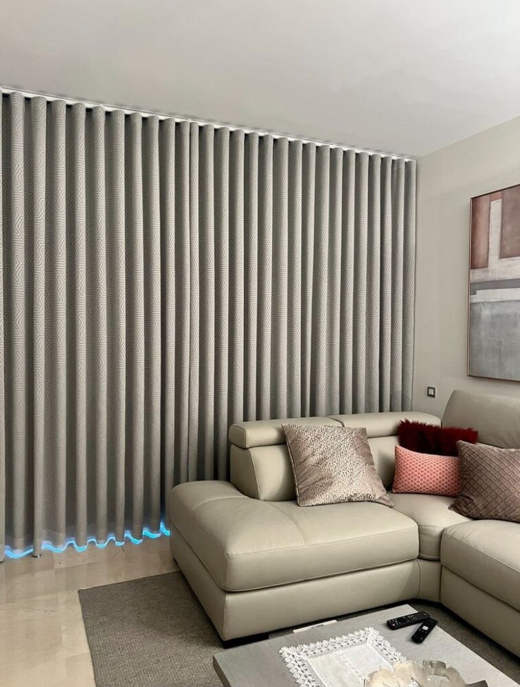 English model Sofa for home - 5