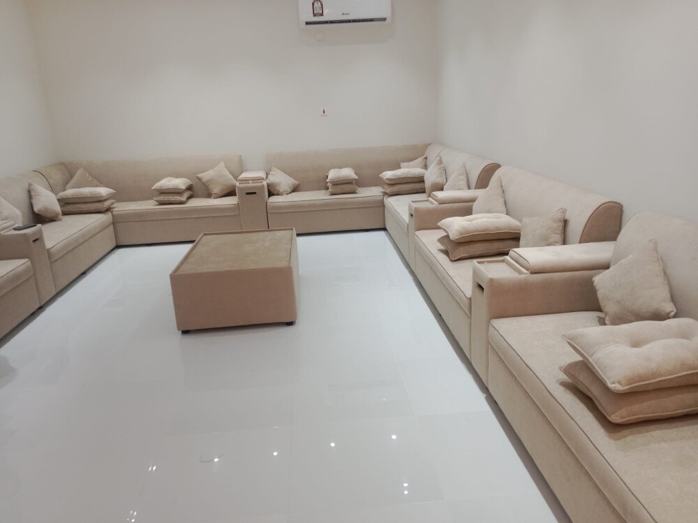 English model Sofa for home - 3