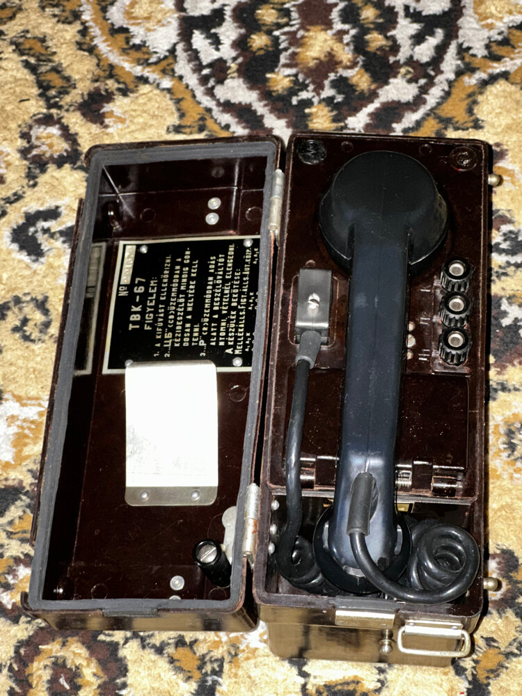عدد 3 تليفونات  - 3
