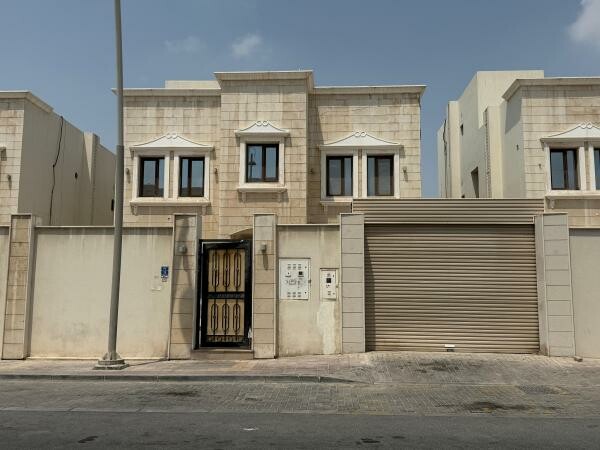 فيلا استثمارية للبيع بالثمامة 438 - 4