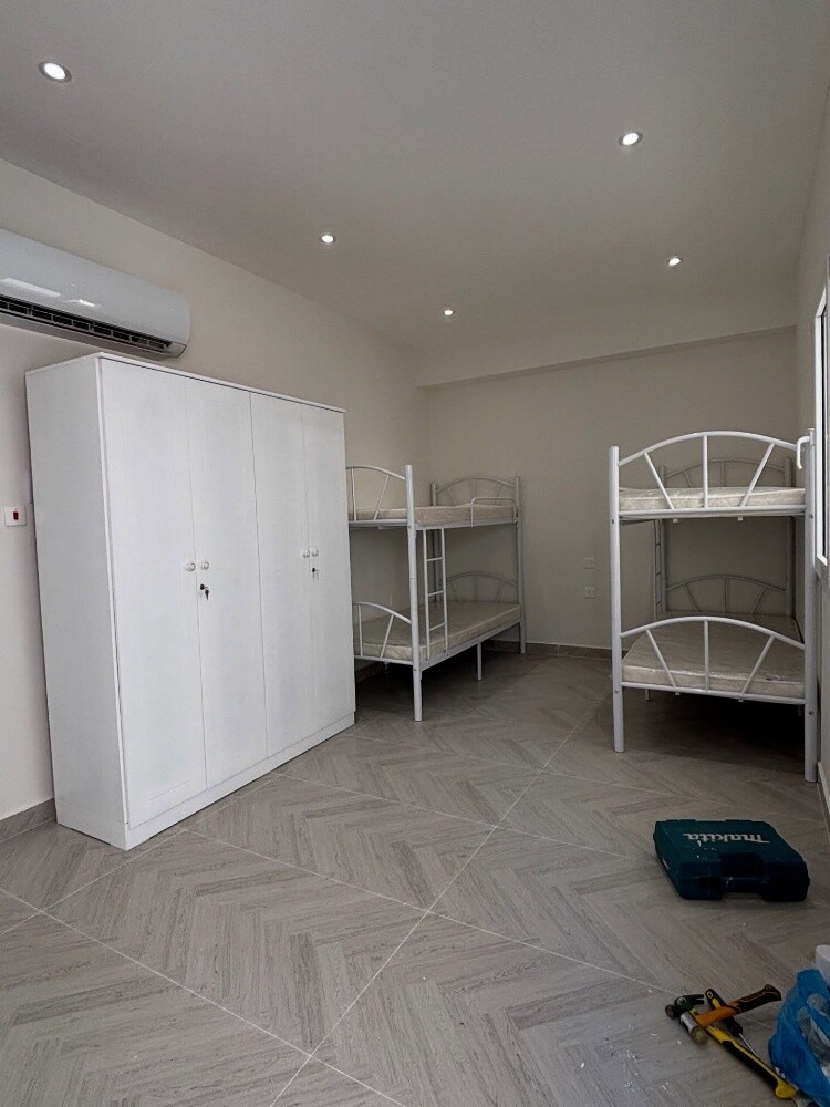 Bed or matrass available - 8