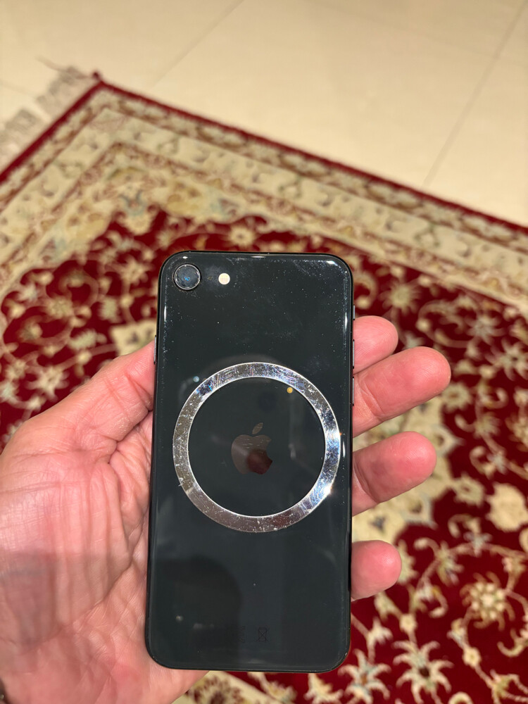 ايفون اس اي  - 2