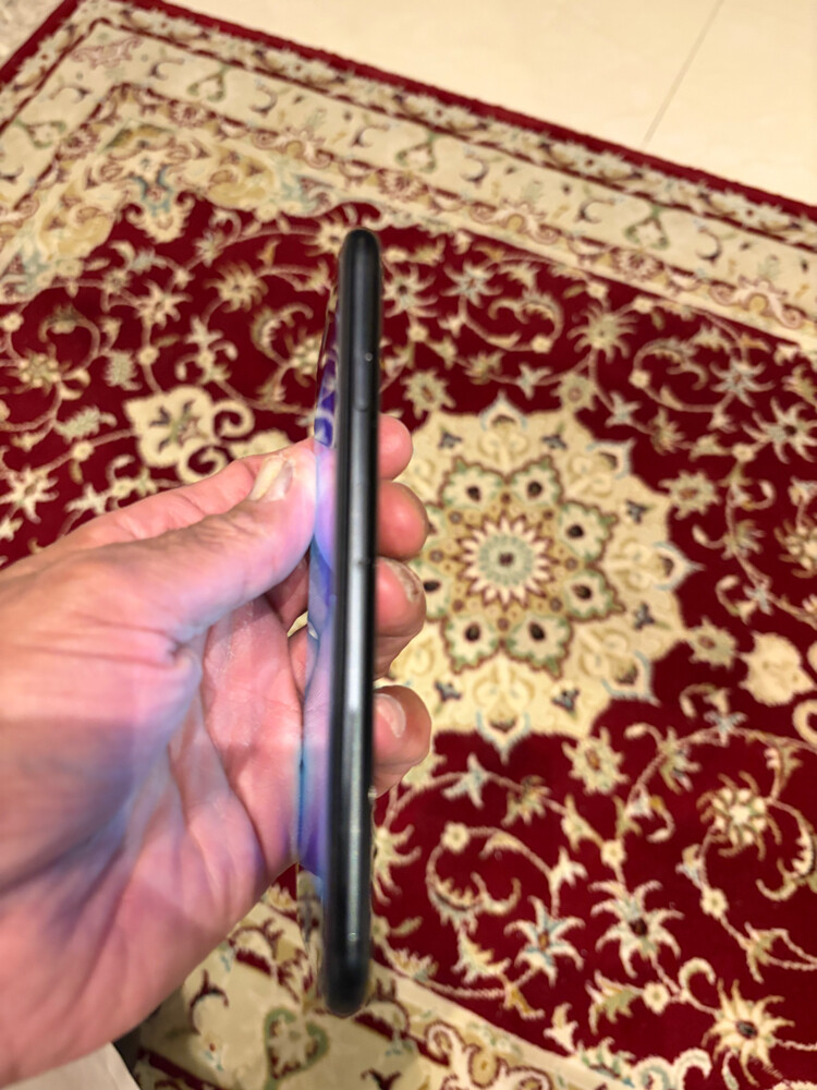 ايفون اس اي  - 4