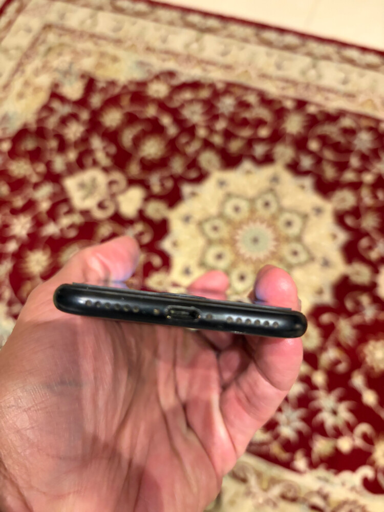 ايفون اس اي  - 3