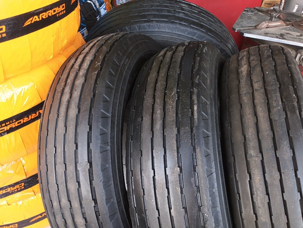 900-17 maxxis ballon - 4
