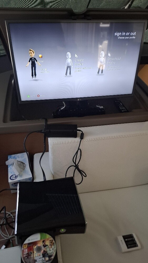 gaming pc and xbox with games - 8