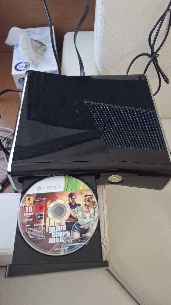 gaming pc and xbox with games - 7