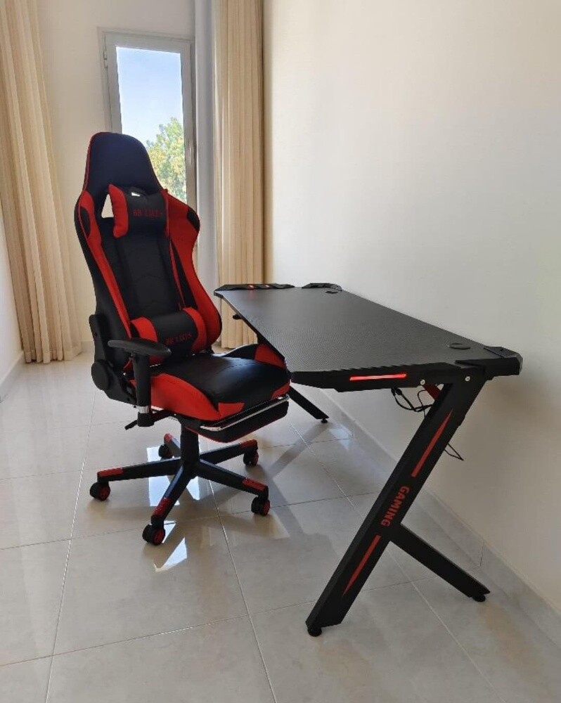 gaming chair & Table - 1