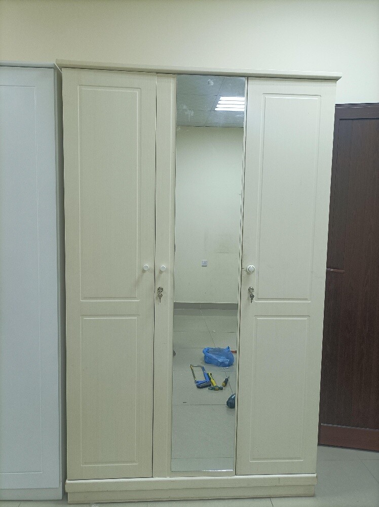 3,4,Door cabinet available - 5