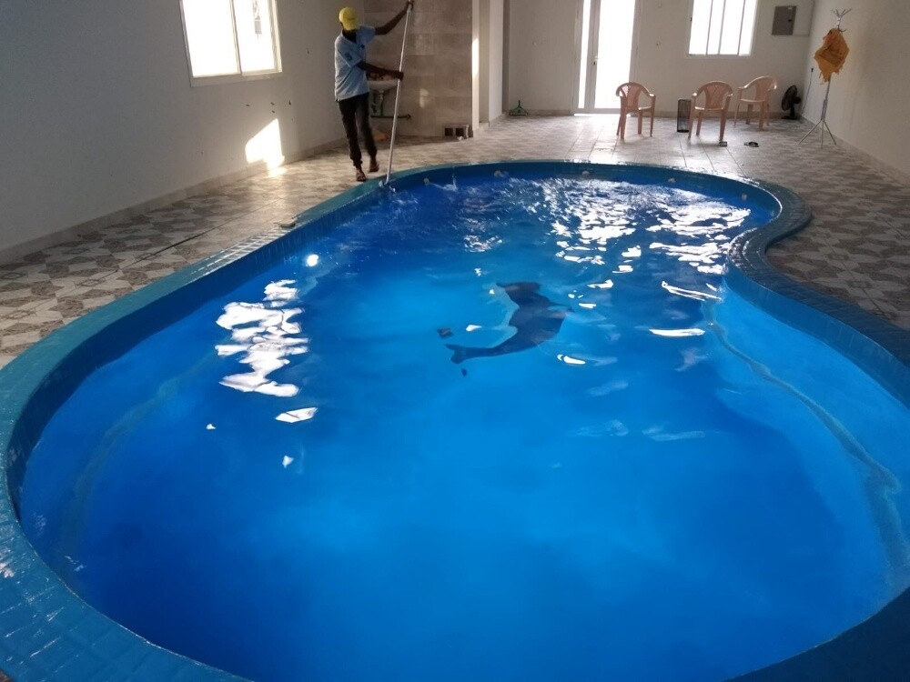 تنظيف برك السباحه - 3