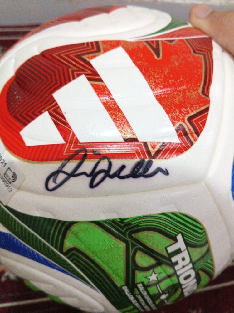 David Beckham sign ball - 1